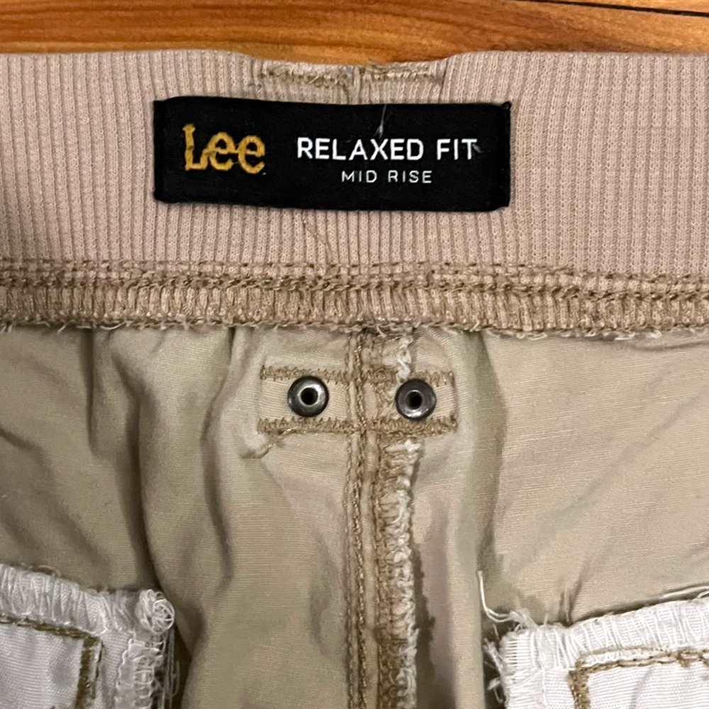 Lee relaxed fit Tan Cargo Capris 12 Medium - Picture 6 of 10